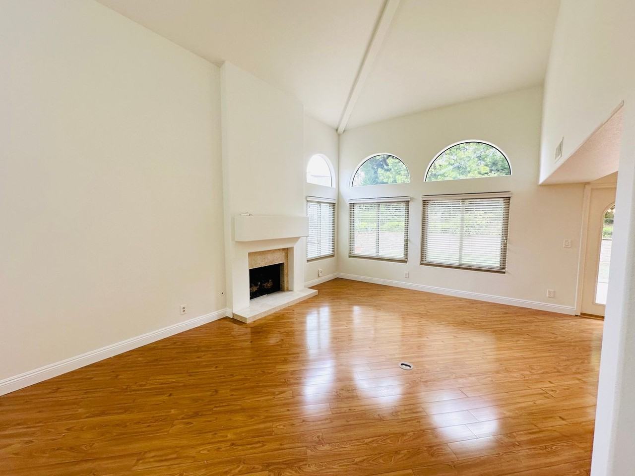 6635 Soaring Dr - Photo 7 of 50