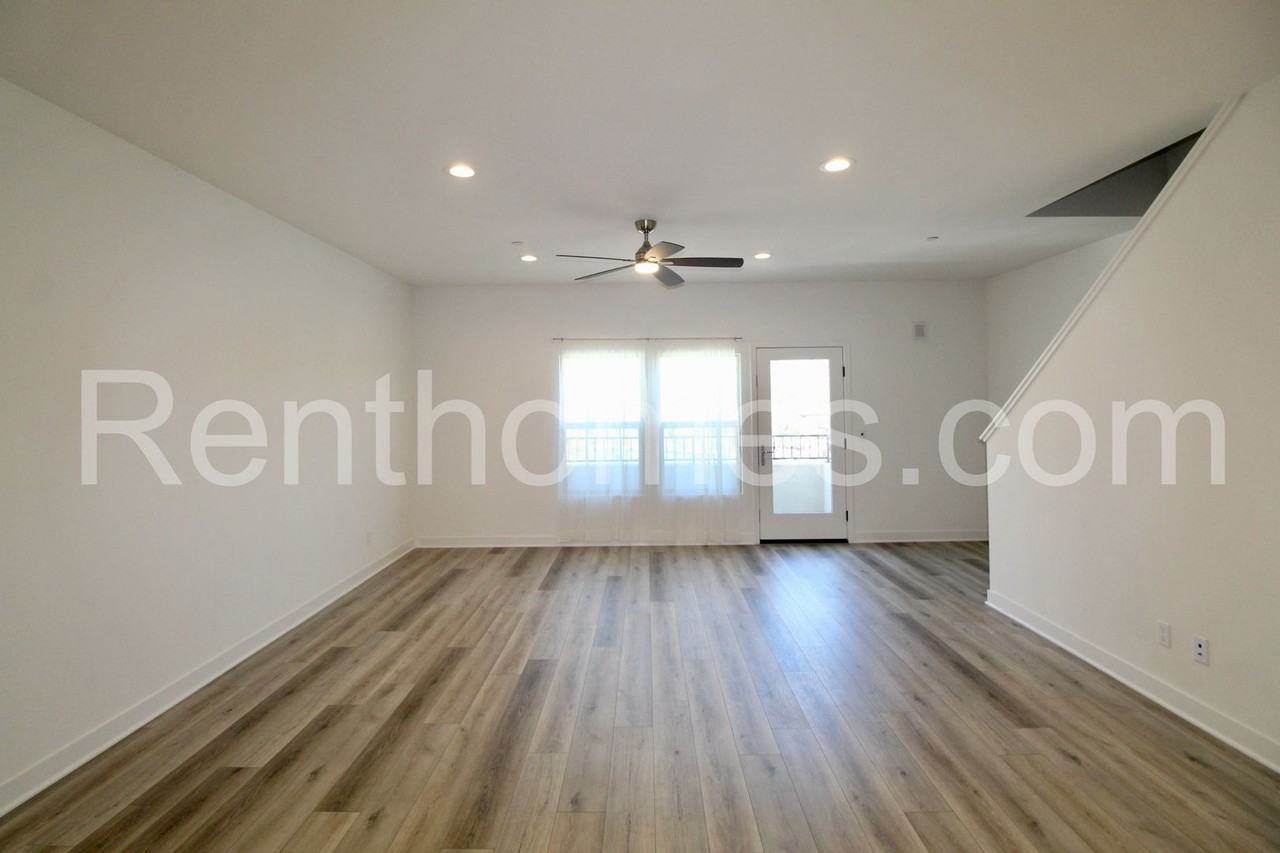 1716 Discovery Falls Dr #127 - Photo 3 of 28