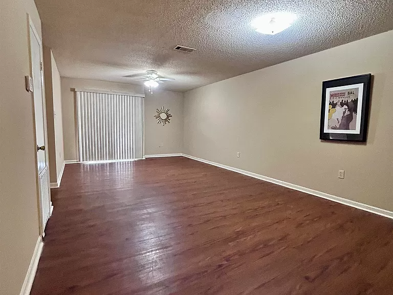 1826 Brightside Dr #G - Photo 4 of 6