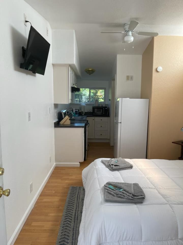 3345 Lakeshore Blvd #3 - Photo 5 of 10