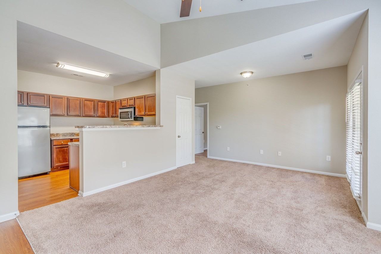 Vintage Retreat Apartments - Photo 6 of 32