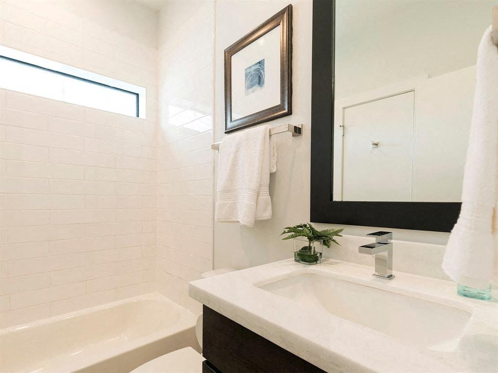 1211 Thompson St - Photo 2 of 32