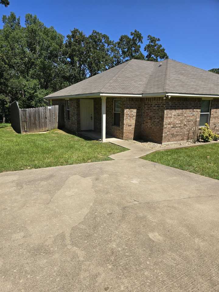 15185 County Road 195 1, Tyler, TX 75703 2 Bedroom House for 1,450
