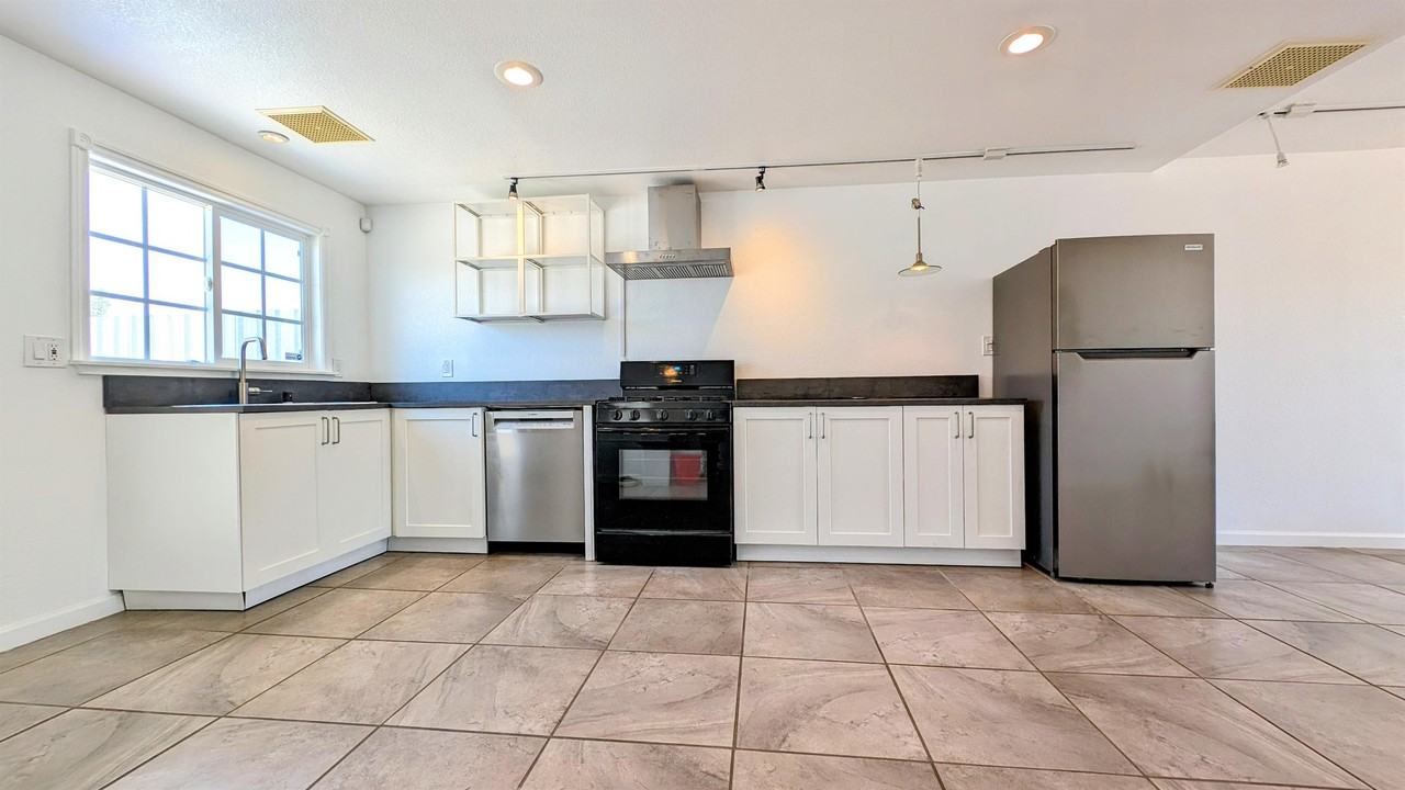 72404 Cactus Dr #B - Photo 2 of 21