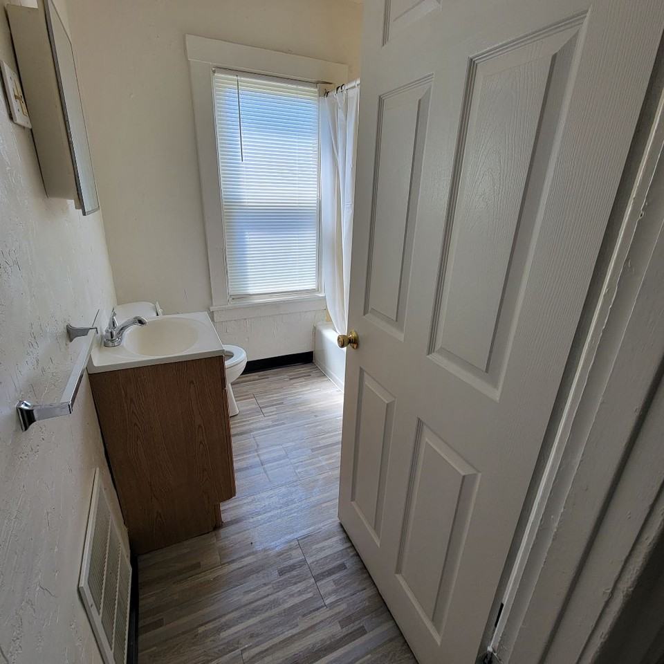 801 Crawford Ave #1 - Photo 3 of 20