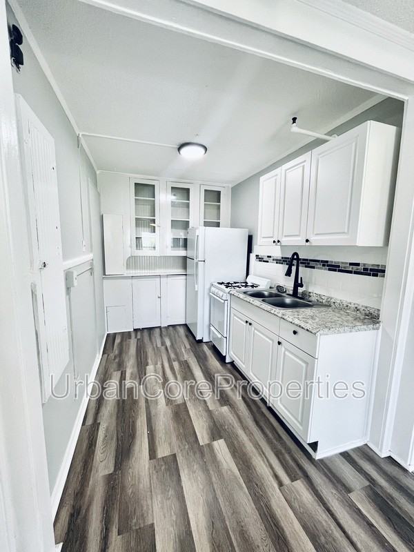 236 10th Ave Ne #2 - Photo 2 of 6