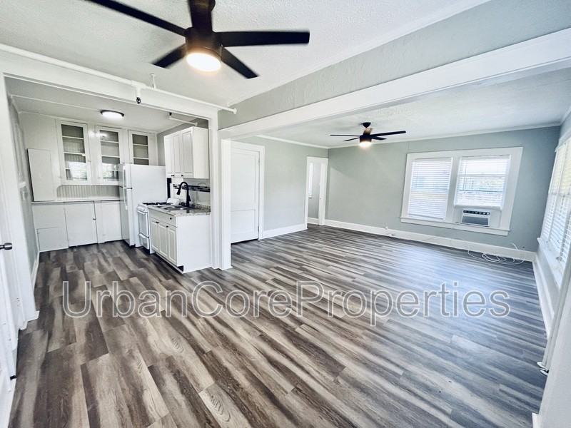 236 10th Ave Ne #2 - Photo 3 of 6