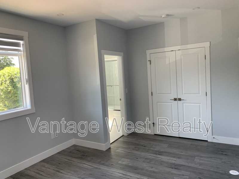 750 Glenwood Ave - Photo 6 of 9