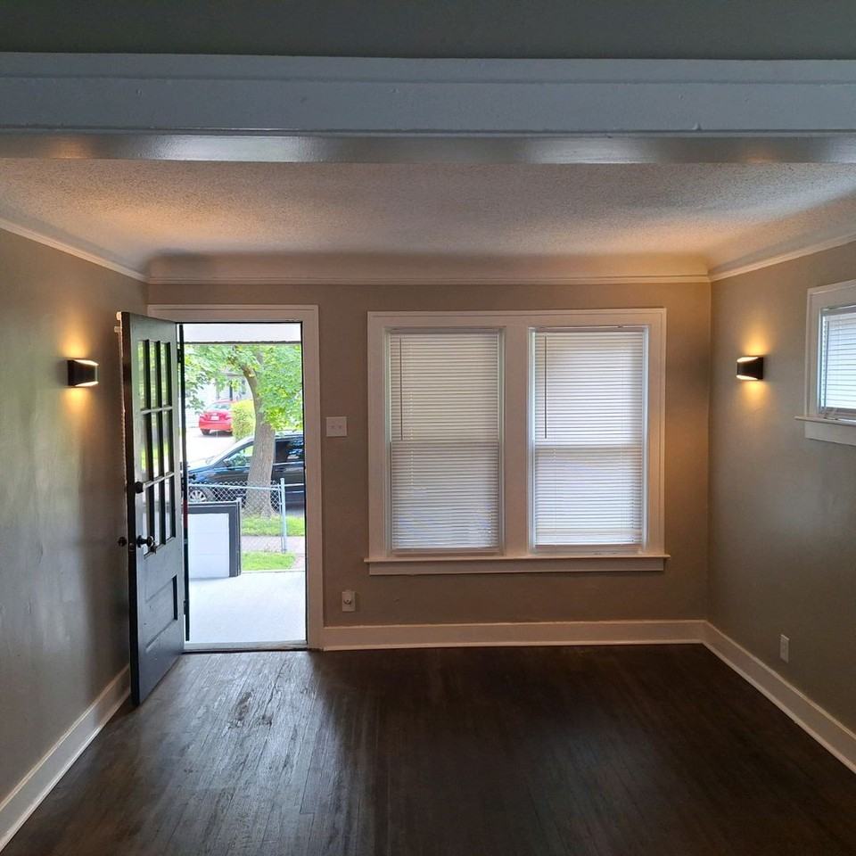 19443 Omira St - Photo 2 of 11