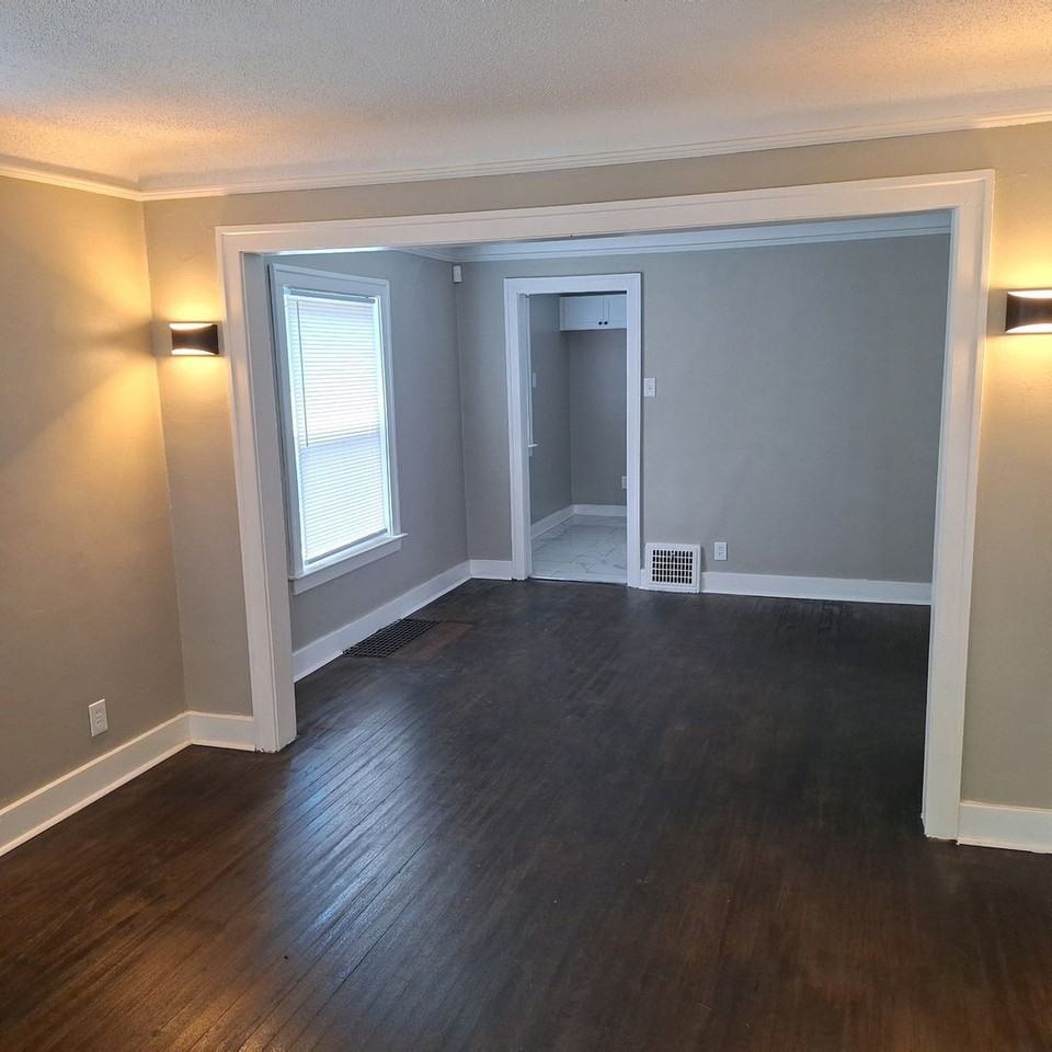 19443 Omira St - Photo 3 of 11