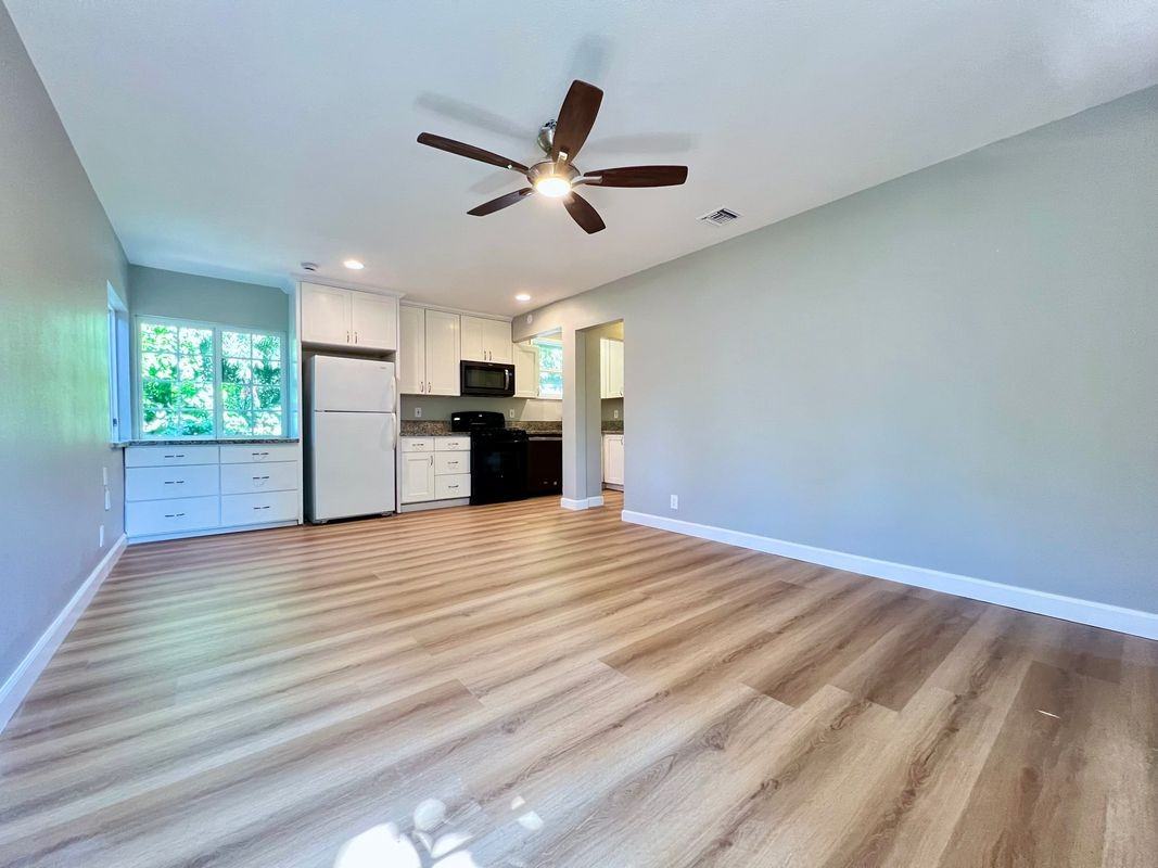 835 E Howard St - Photo 2 of 12