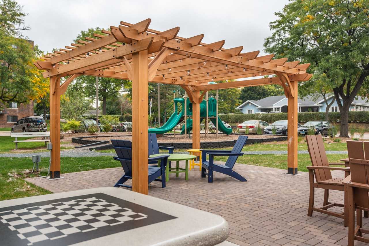 Mandalane - Photo 7 of 12