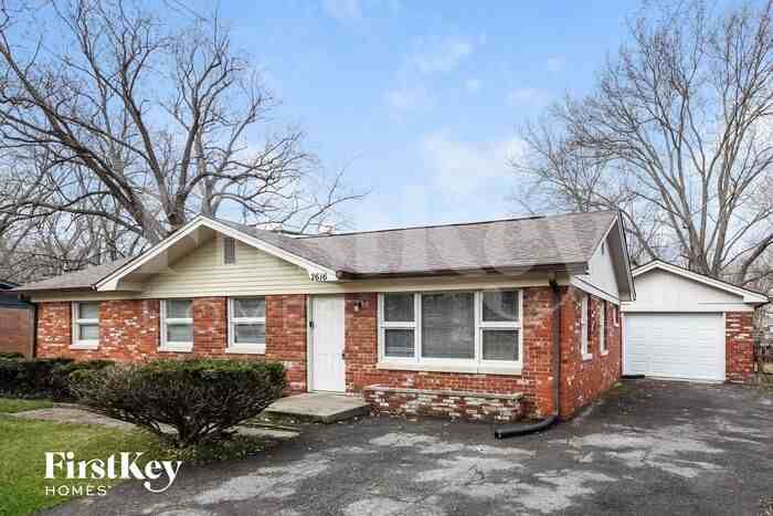2616 Lincoln Ln - Photo 2 of 15