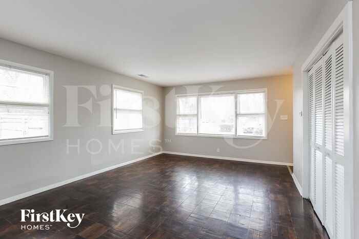 2616 Lincoln Ln - Photo 3 of 15