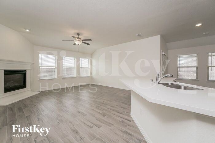 815 Silverbell St - Photo 2 of 15
