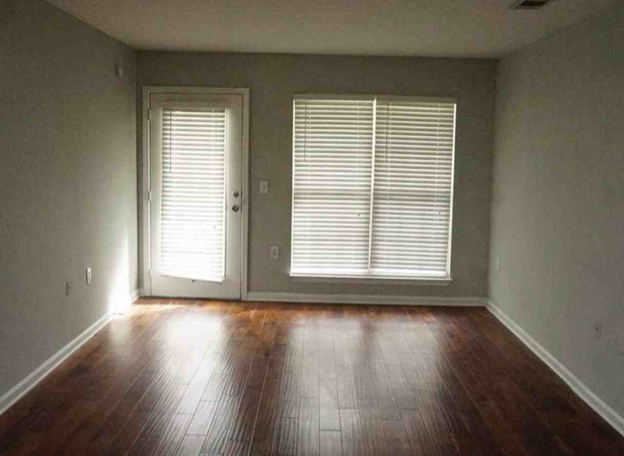 La Vie at Thirteen08 - Photo 7 of 28