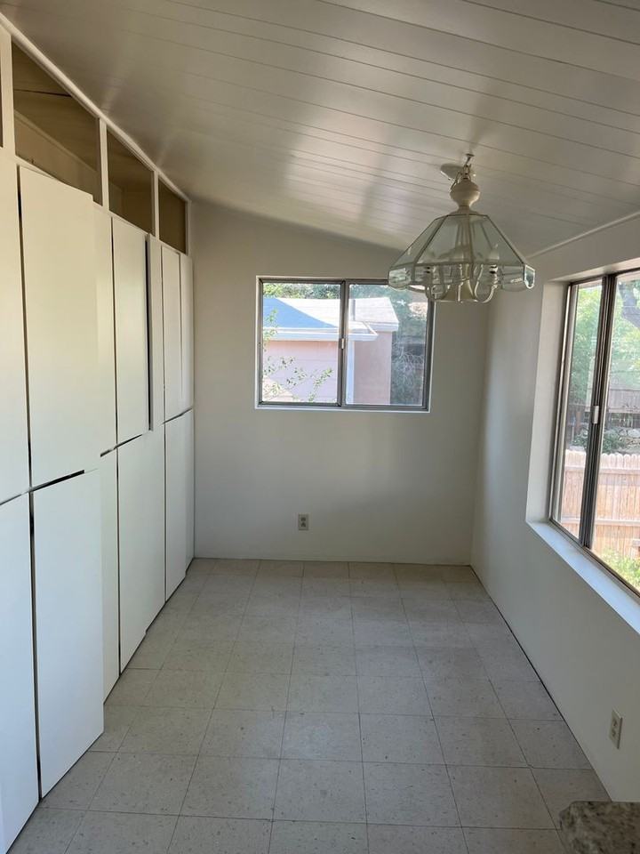 422 S Marina St - Photo 5 of 24