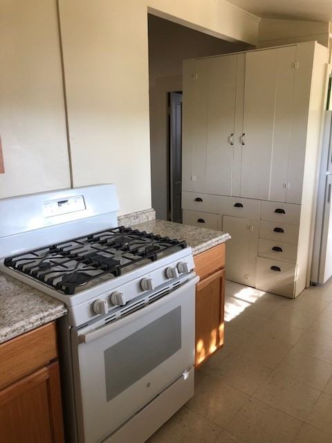 422 S Marina St - Photo 6 of 24