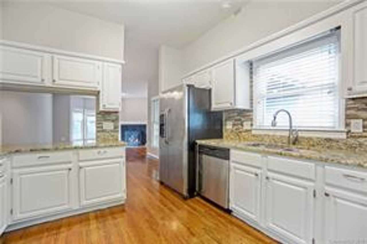 242 S Clarkson St - Photo 3 of 35