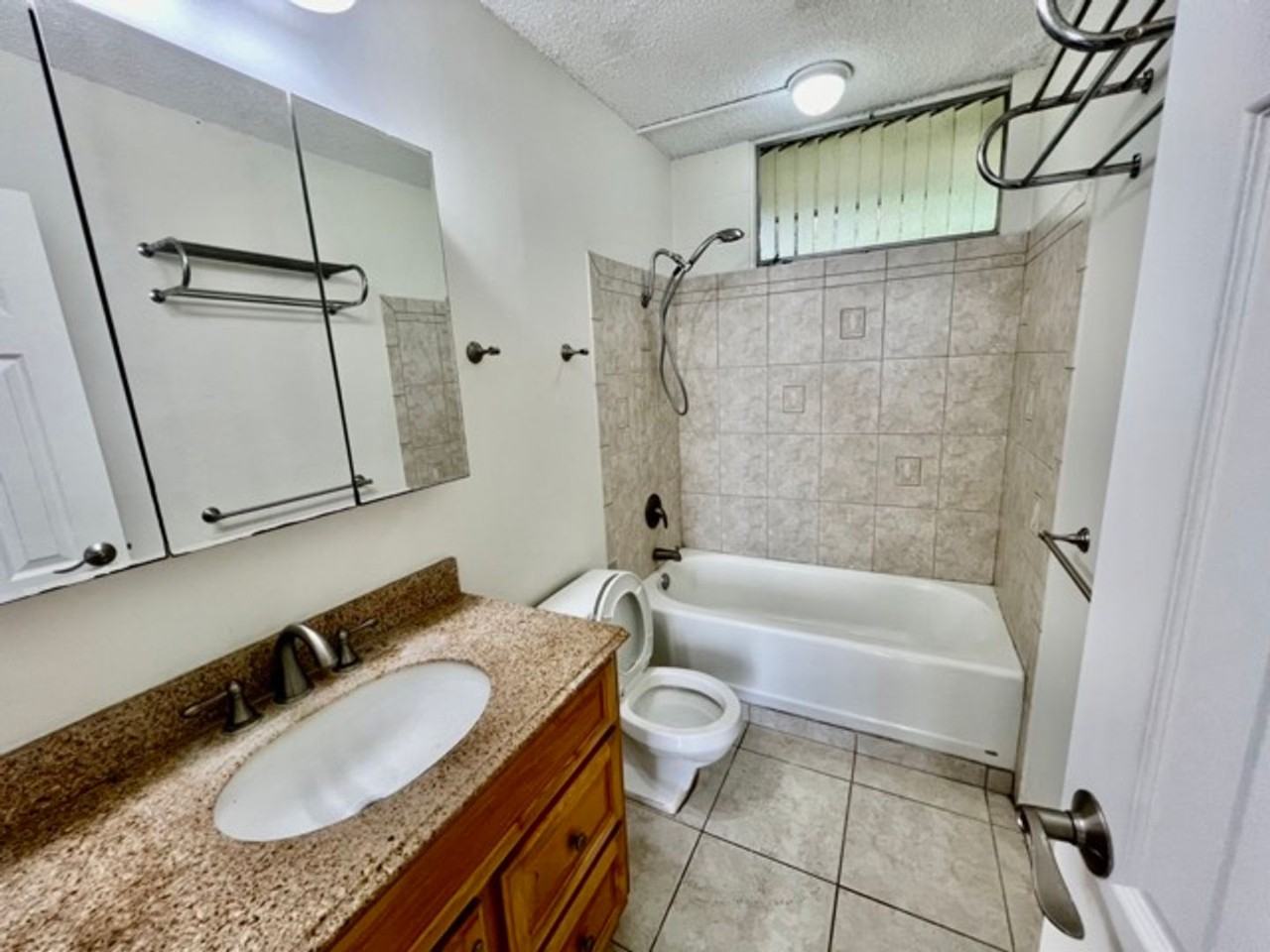 95-2057 Waikalani Pl #406 - Photo 6 of 9