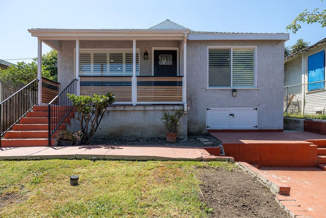 207 Robinson St - Photo 2 of 27