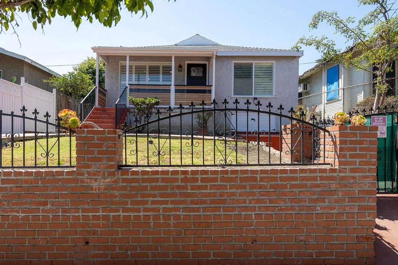 207 Robinson St - Photo 3 of 27