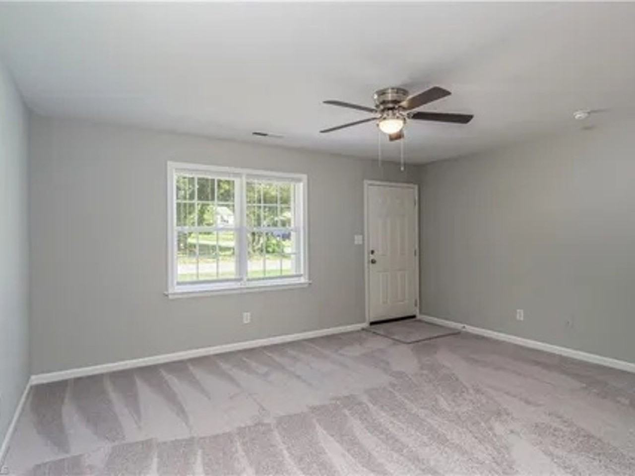 556 Mission Rd - Photo 2 of 30