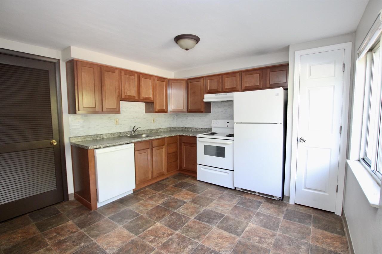 1679 Creekview Dr #1679CRE - Photo 2 of 9