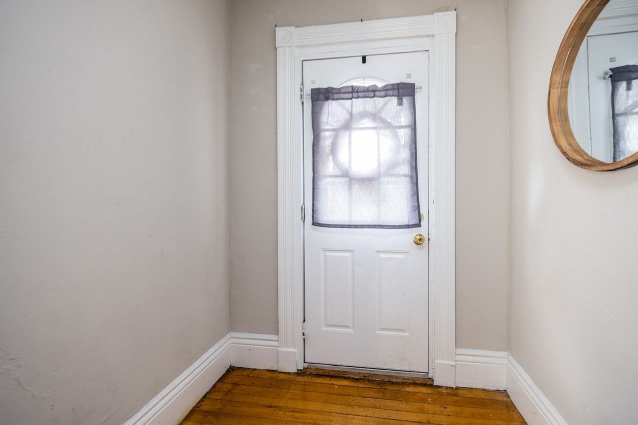 403 Benton St - Photo 2 of 29
