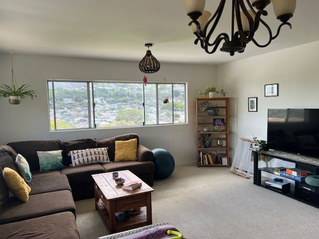 1944 Puowaina Dr #A - Photo 3 of 27