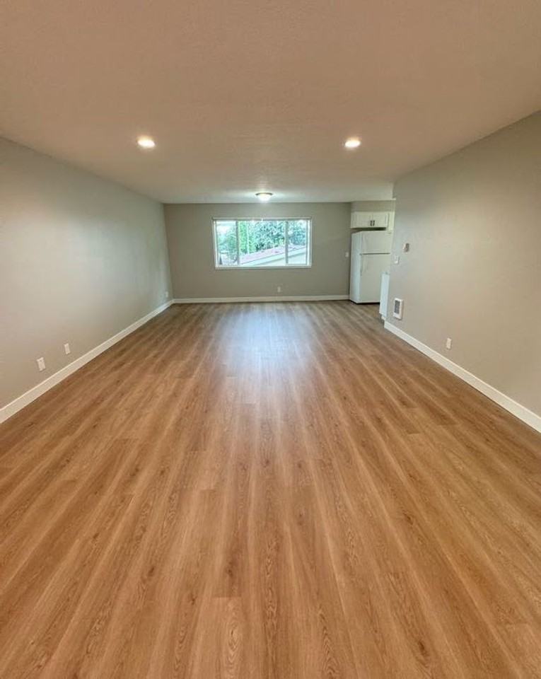 3287 Se Maple St - Photo 4 of 11