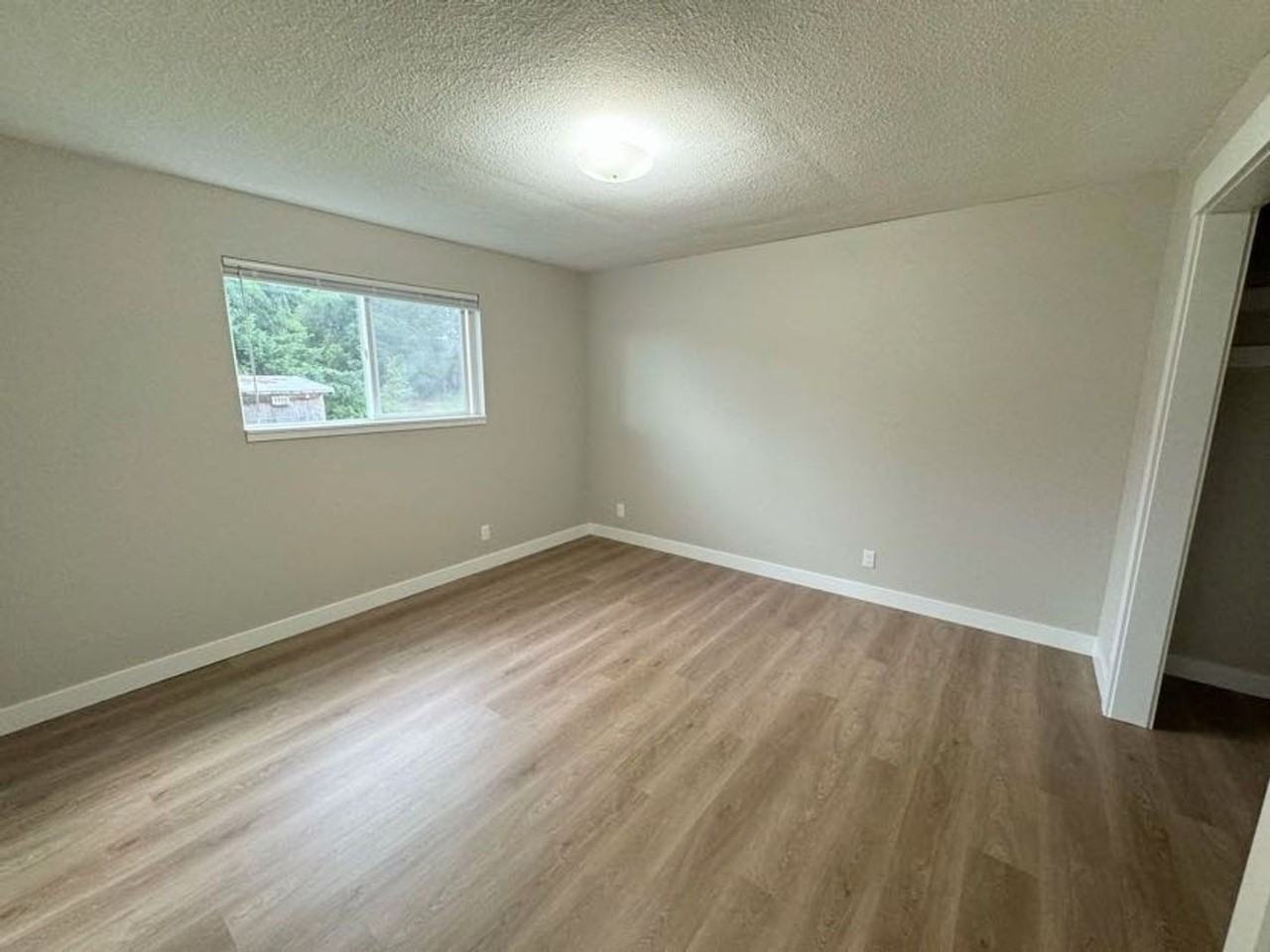 3287 Se Maple St - Photo 5 of 11
