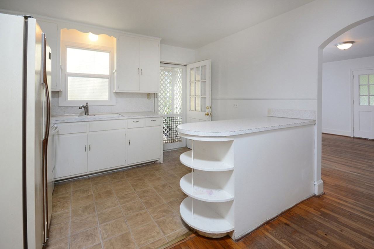 2624 Chapel Hill Rd - Photo 2 of 12