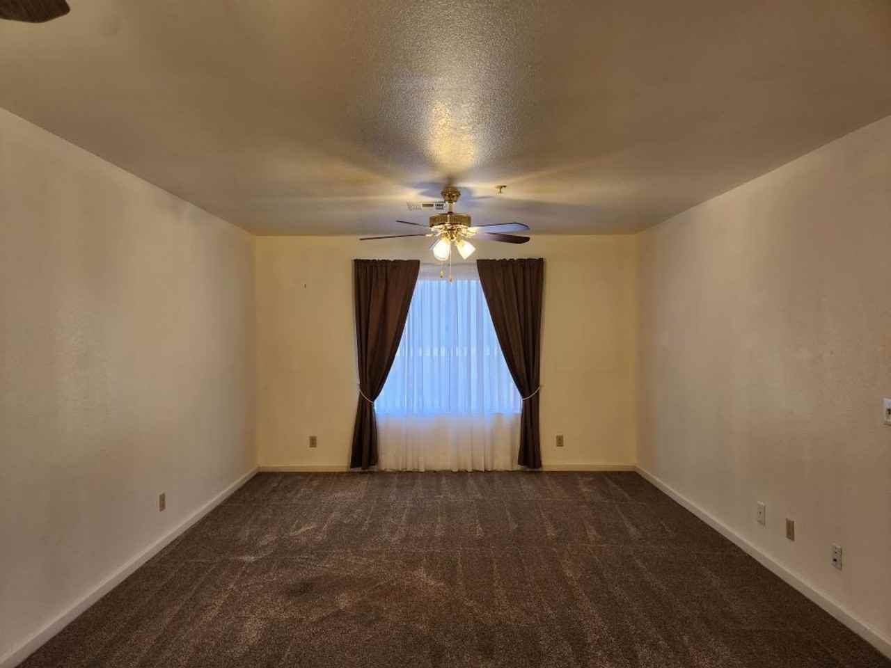 2060 Mesquite Ln - Photo 2 of 17