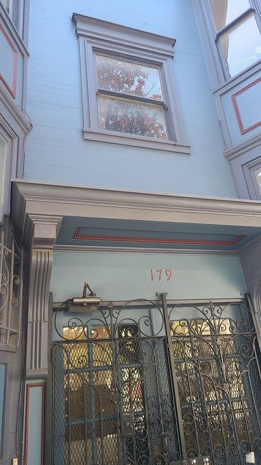 179 Caselli Ave #2 - Photo 5 of 17
