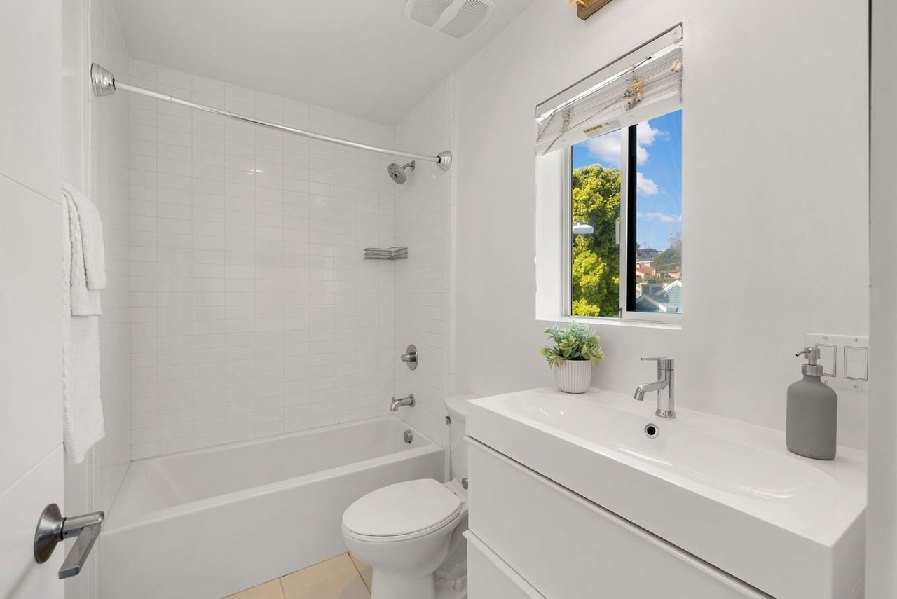 2189 Catalina Blvd - Photo 7 of 8