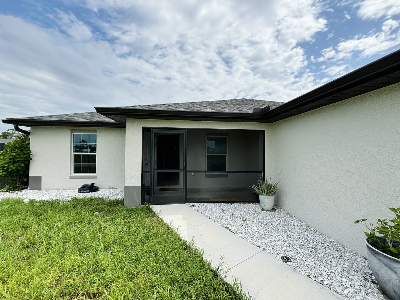 2417 Nw 29th St - Photo 2 of 19