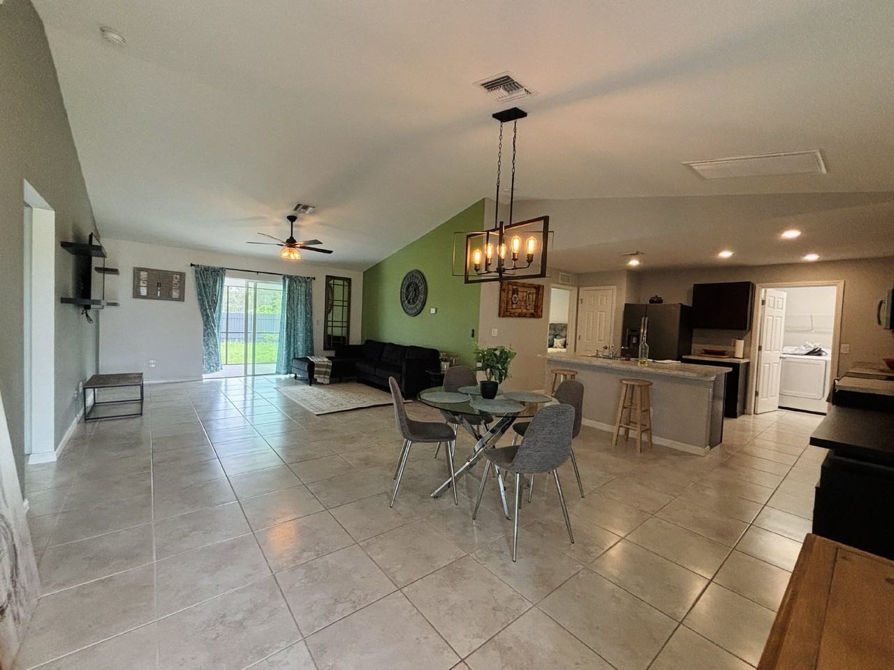 2417 Nw 29th St - Photo 3 of 19