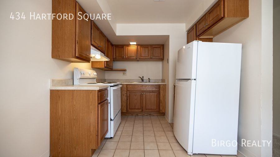 434 Hartford Sq - Photo 3 of 20