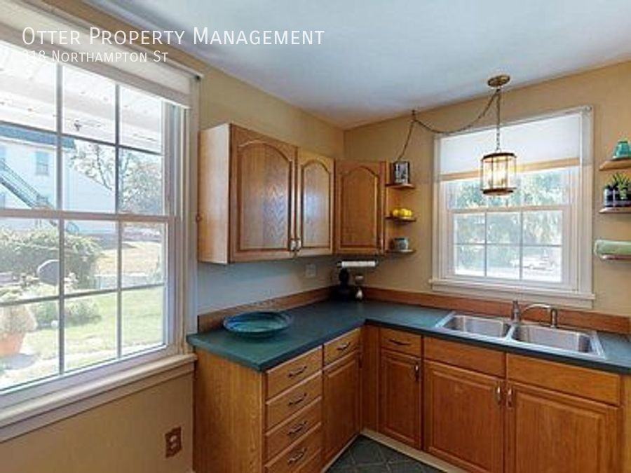 318 Northampton St - Photo 2 of 19