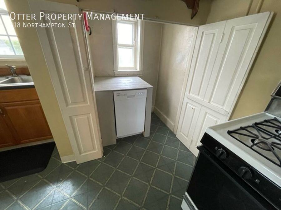 318 Northampton St - Photo 3 of 19