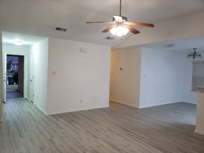 1121 Dixon Cir - Photo 7 of 20