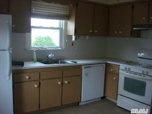 1919 Charles St - Photo 2 of 6