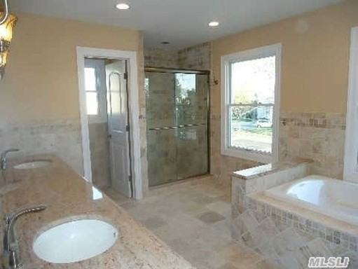 252 E Shore Dr - Photo 2 of 10