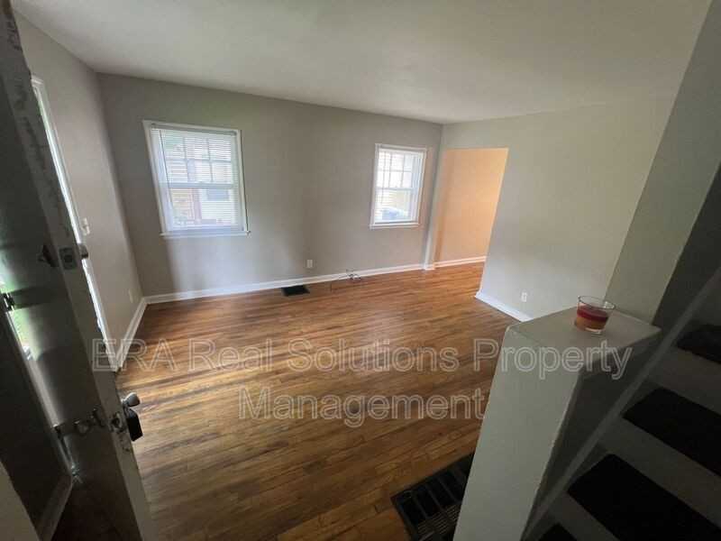 90 N Waverly St - Photo 2 of 10