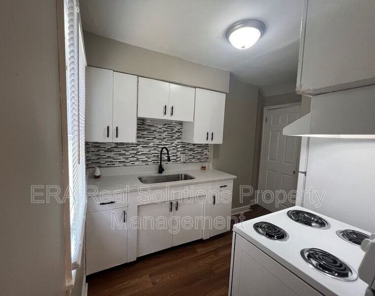 90 N Waverly St - Photo 3 of 10