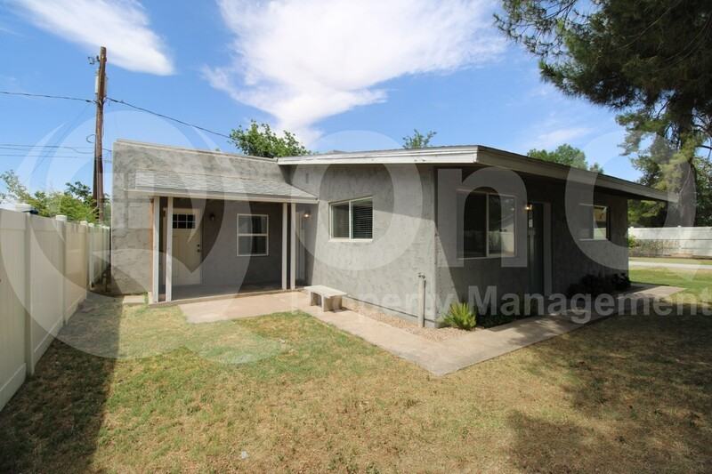 1124 W 2nd St - Photo 2 of 26