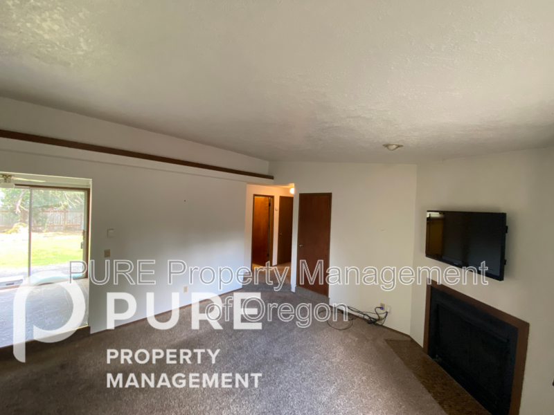 1126 Se 149th Pl - Photo 3 of 13