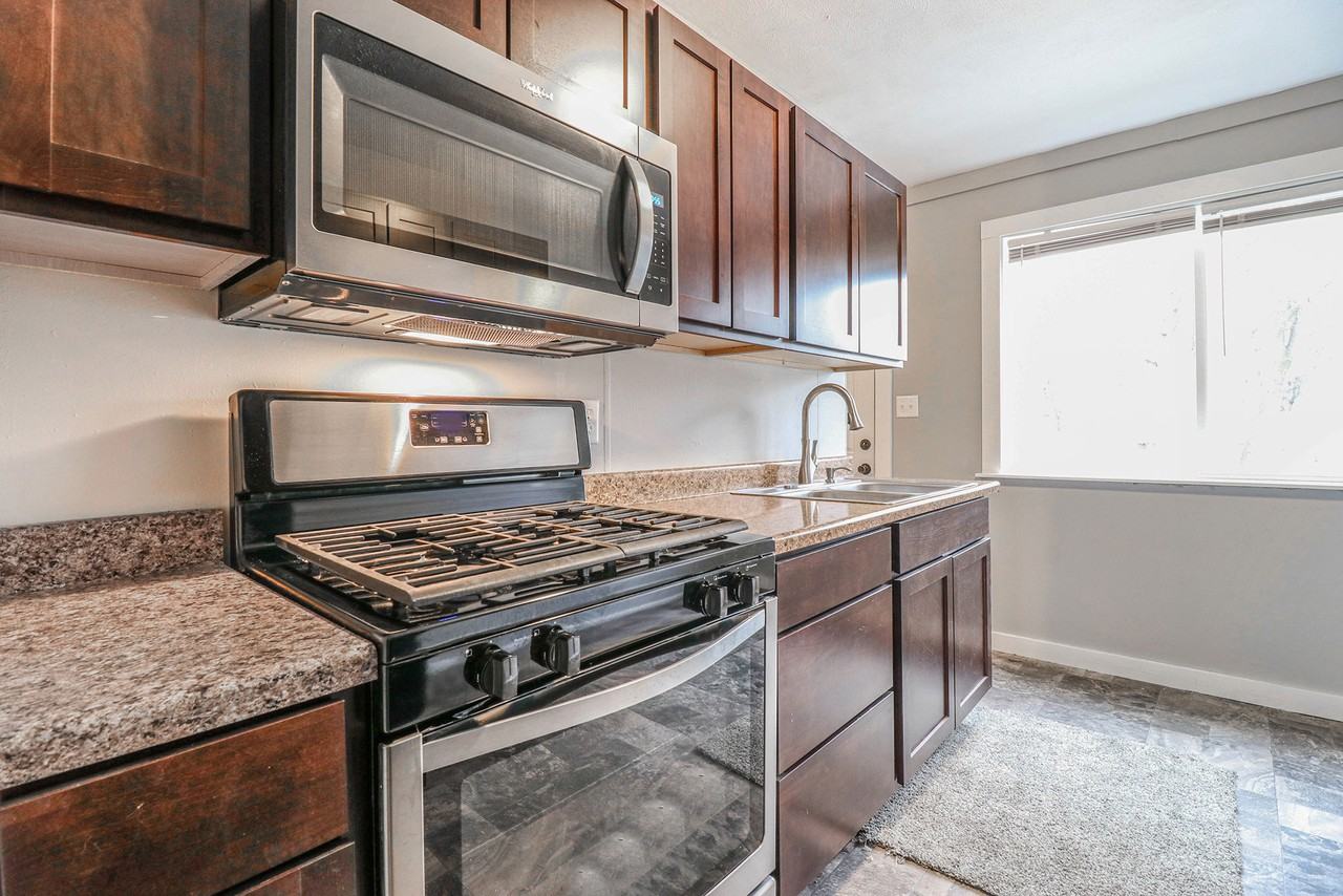 202 N Chicago St - Photo 2 of 11