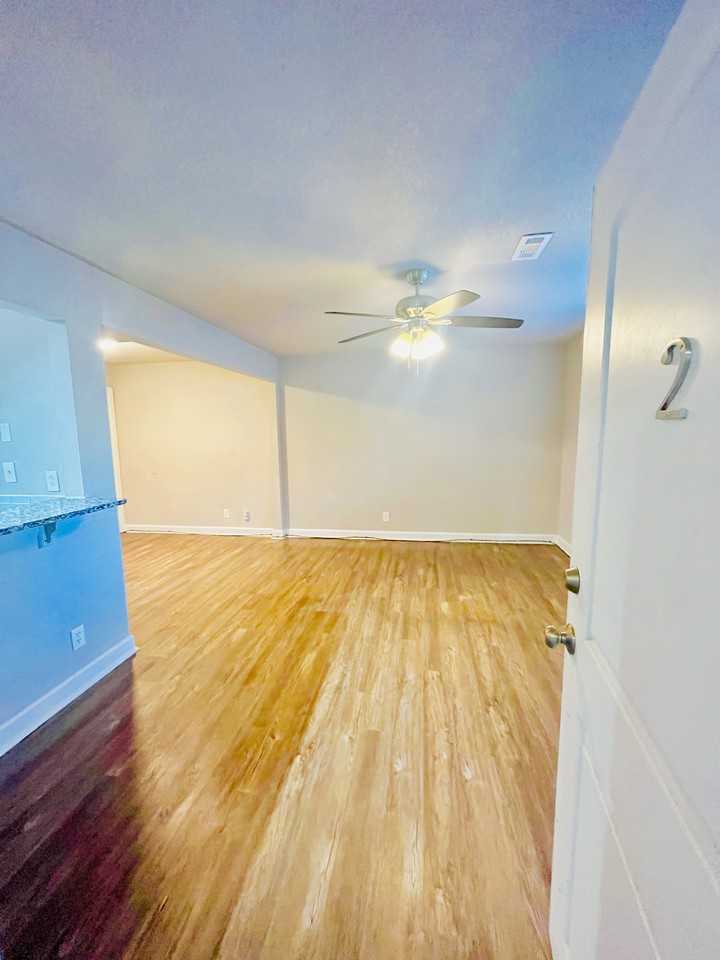 3704-3710 Wyandotte St - Photo 3 of 37